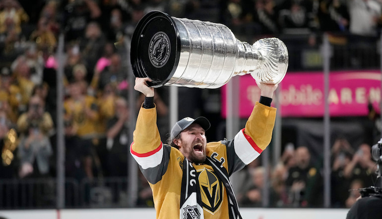 Mark Stone lifts Stanley Cup